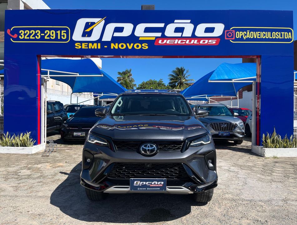 Toyota Hilux SW4 SRX Plat. 4x4 2.8 TB Die. Aut.