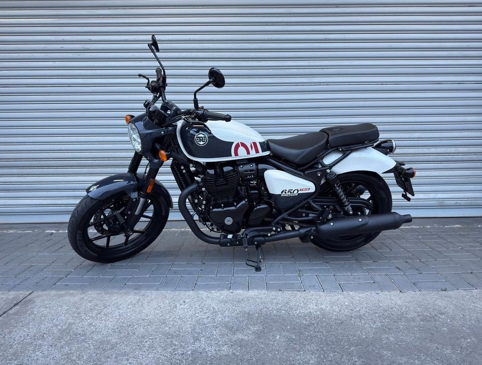 Royal Enfield Shotgun 650 Mid