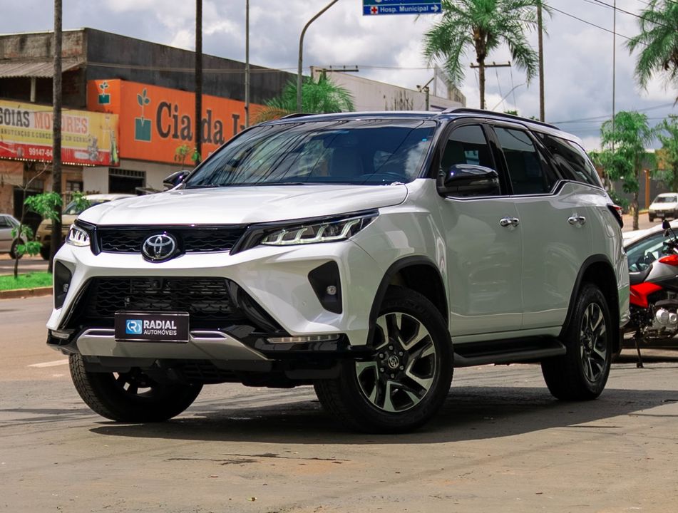 Toyota Hilux SW4 Diamond 2.8 TB 4x4 Die. Aut.