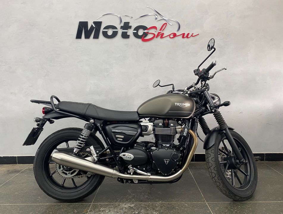 TRIUMPH STREET  TWIN 900cc