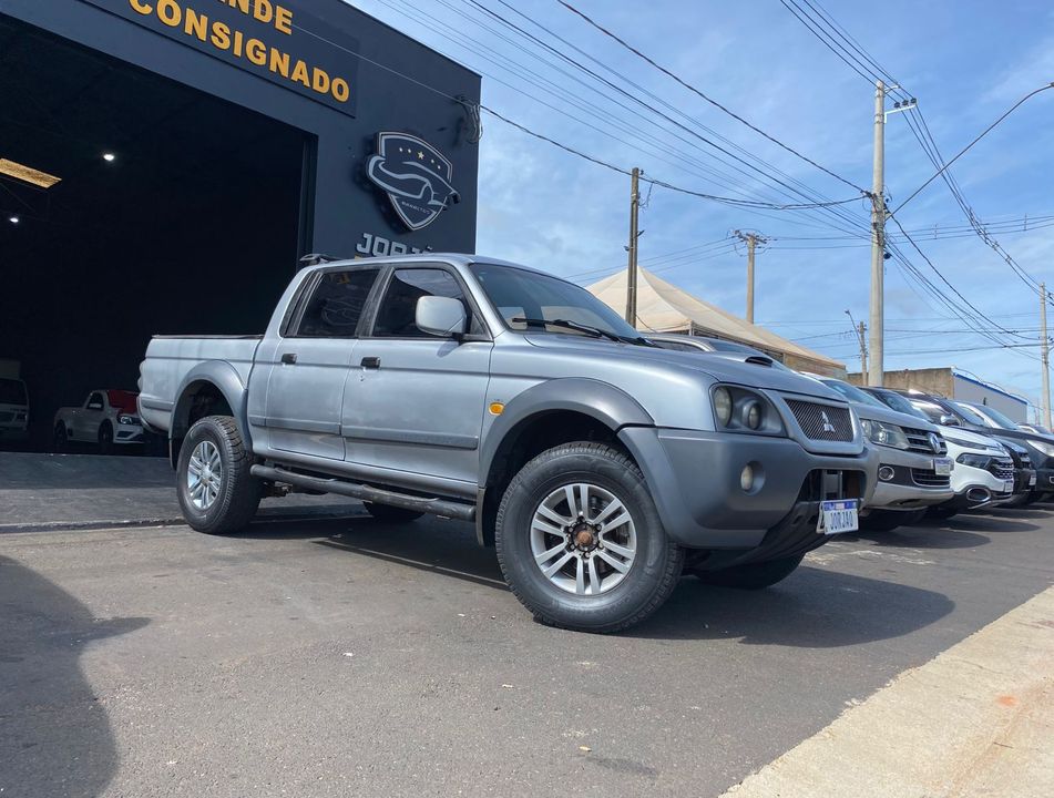 Mitsubishi L200 OUTDOOR HPE 2.5 4x4 CD T.Dies. Mec.