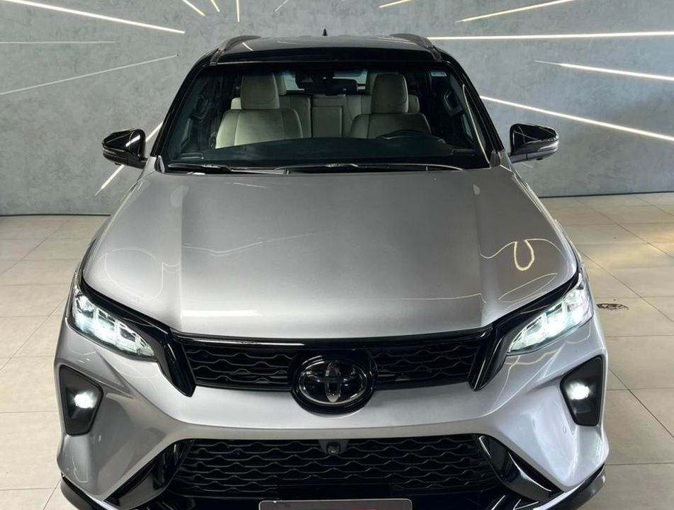 Toyota Hilux SW4 Diamond 2.8 TB 4x4 Die. Aut.