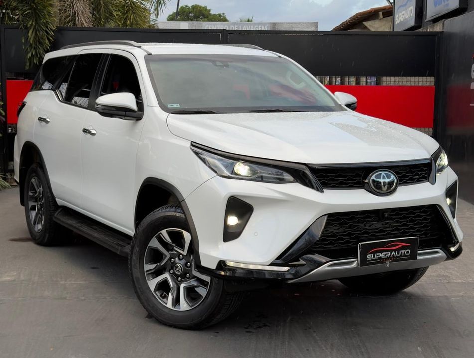 Toyota Hilux SW4 SRX 4x4 2.8 TDI 16V Dies. Aut.