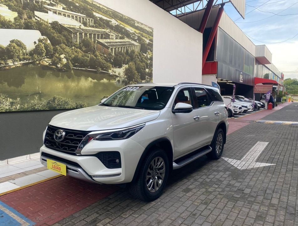 Toyota Hilux SW4 SRX 4x4 2.8 TDI 16V Dies. Aut.