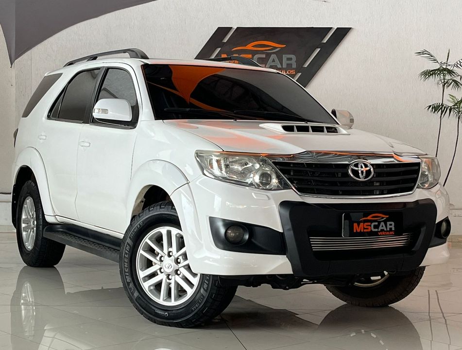 Toyota Hilux SW4 SRV D4-D 4x4 3.0 TDI Dies. Aut