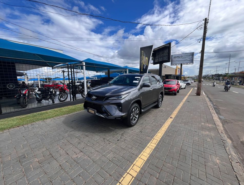 Toyota Hilux SW4 SRX Plat. 4x4 2.8 TB Die. Aut.