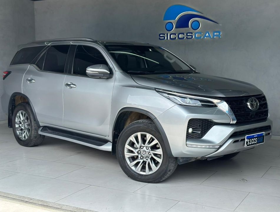 Toyota Hilux SW4 SRX 4x4 2.8 TDI 16V Dies. Aut.