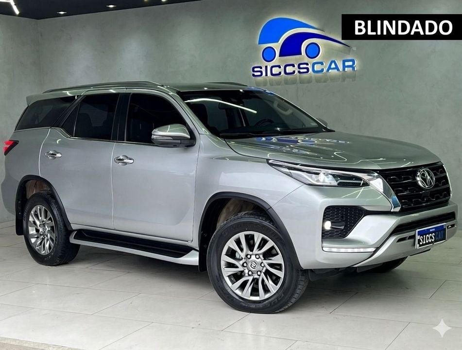 Toyota Hilux SW4 SRX 4x4 2.8 TDI 16V Dies. Aut.