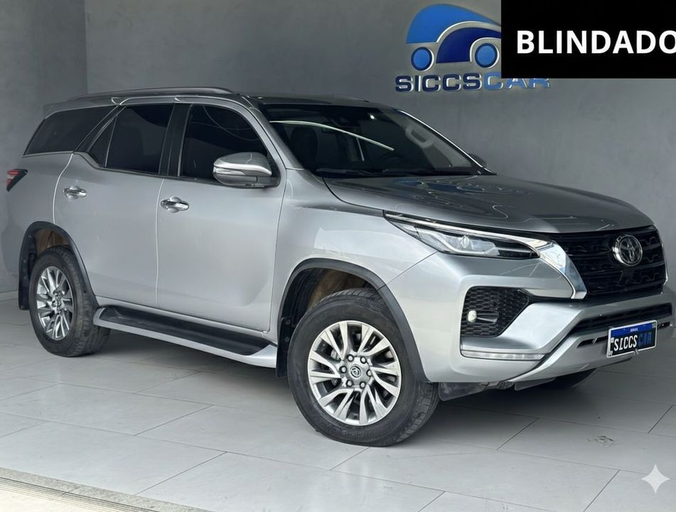 Toyota Hilux SW4 SRX 4x4 2.8 TDI 16V Dies. Aut.