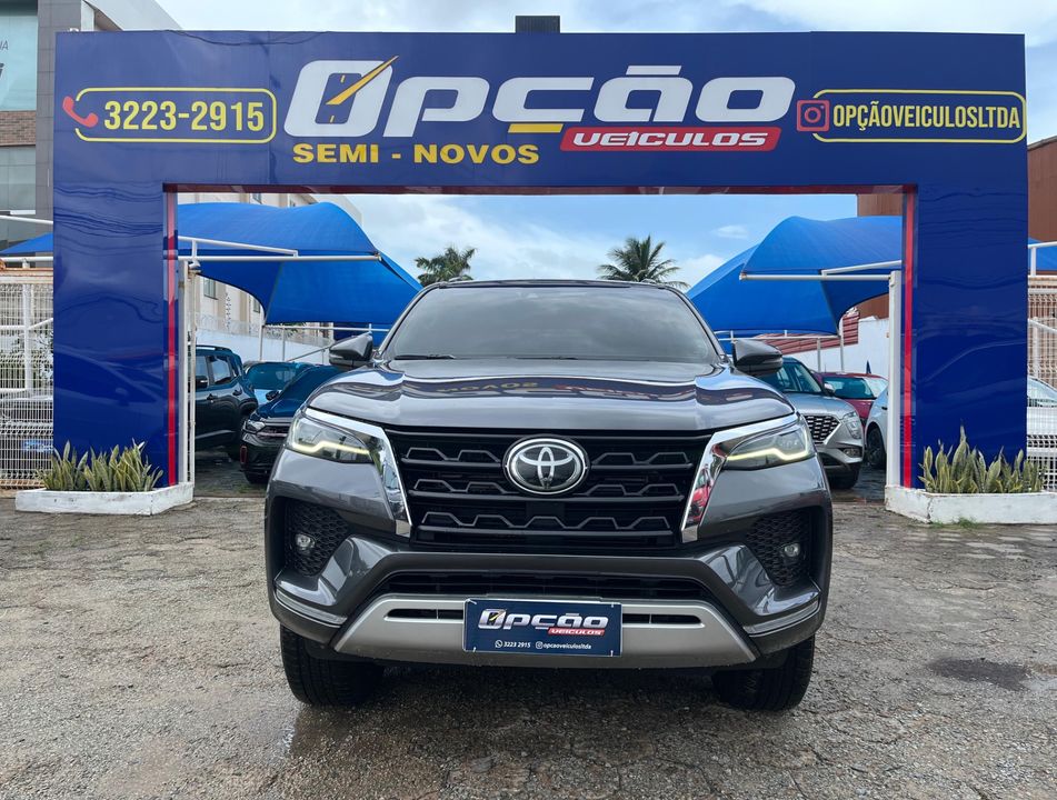 Toyota Hilux SW4 SRX 4x4 2.8 TDI 16V Dies. Aut.