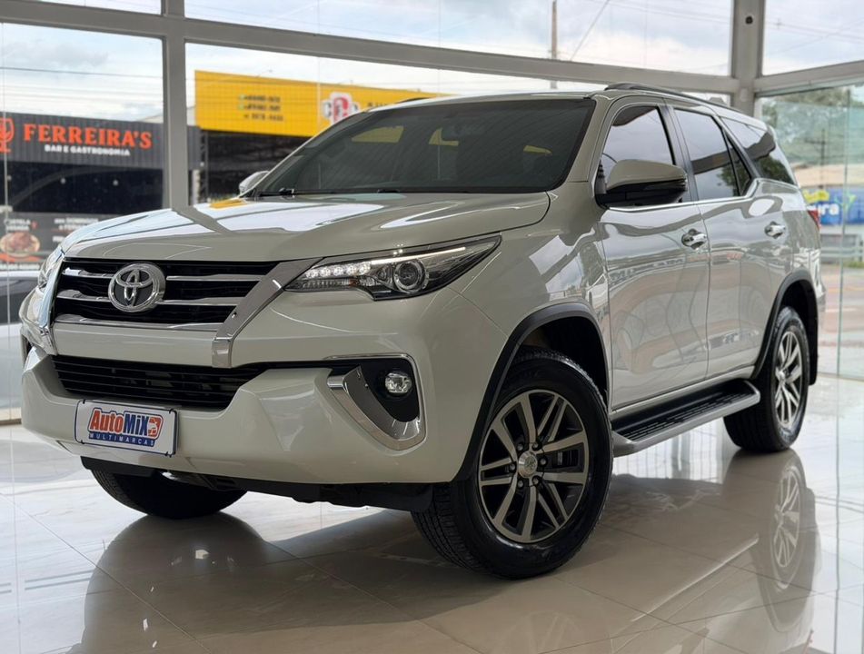 Toyota Hilux SW4 SRX 4x4 2.8 TDI 16V Dies. Aut.