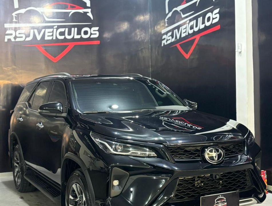 Toyota Hilux SW4 SRX Plat. 4x4 2.8 TB Die. Aut.