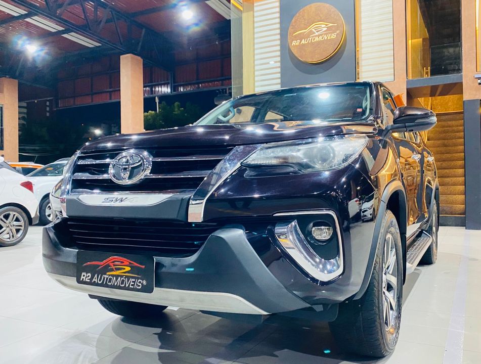 Toyota Hilux SW4 SRX 4x4 2.8 TDI 16V Dies. Aut.