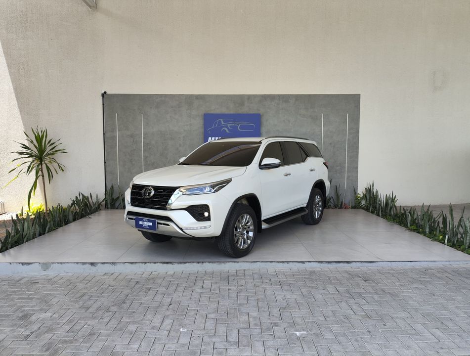 Toyota Hilux SW4 SRX 4x4 2.8 TDI 16V Dies. Aut.