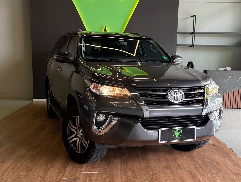 Toyota Hilux SW4 SRV 4x2 2.7 Flex 16V Aut.