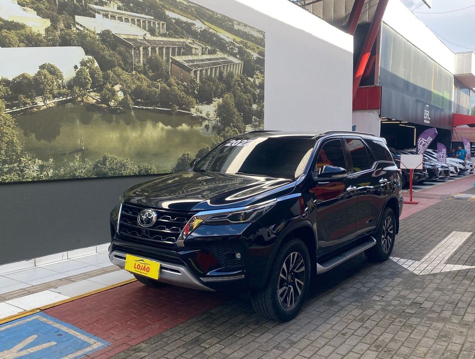 Toyota Hilux SW4 SRX 4x4 2.8 TDI 16V Dies. Aut.