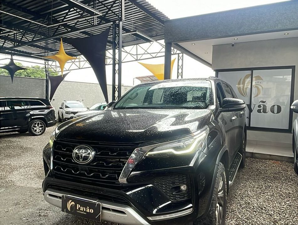 Toyota Hilux SW4 SRX 4x4 2.8 TDI 16V Dies. Aut.