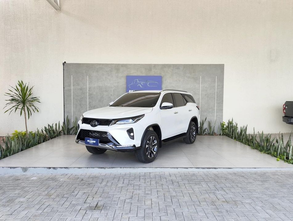 Toyota Hilux SW4 SRX Plat. 4x4 2.8 TB Die. Aut.