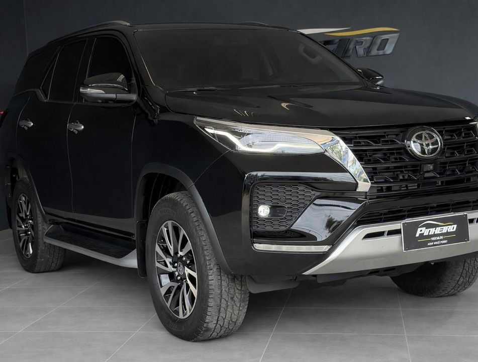 Toyota Hilux SW4 SRX 4x4 2.8 TDI 16V Dies. Aut.