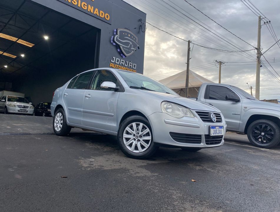 VolksWagen Polo Sedan 1.6 Mi Total Flex 8V 4p