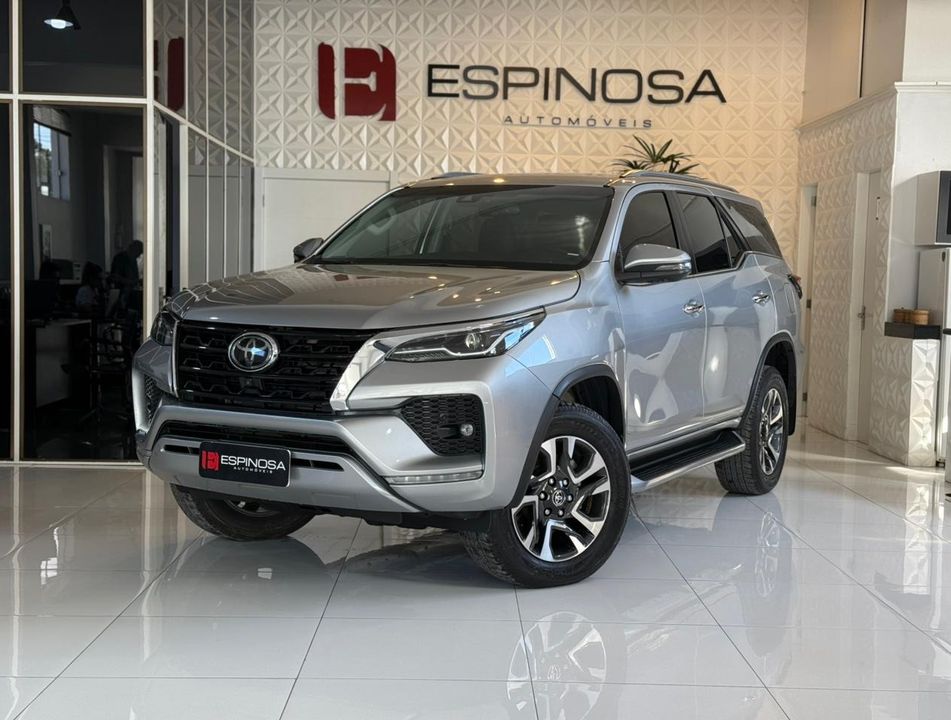 Toyota Hilux SW4 SRX 4x4 2.8 TDI 16V Dies. Aut.