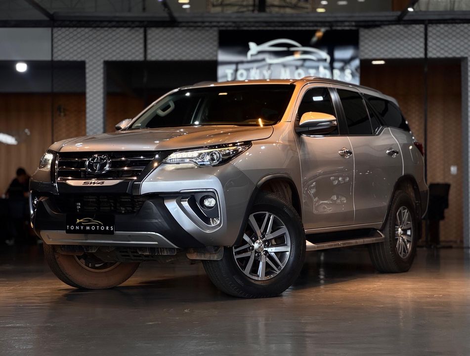 Toyota Hilux SW4 SRX 4x4 2.8 TDI 16V Dies. Aut.