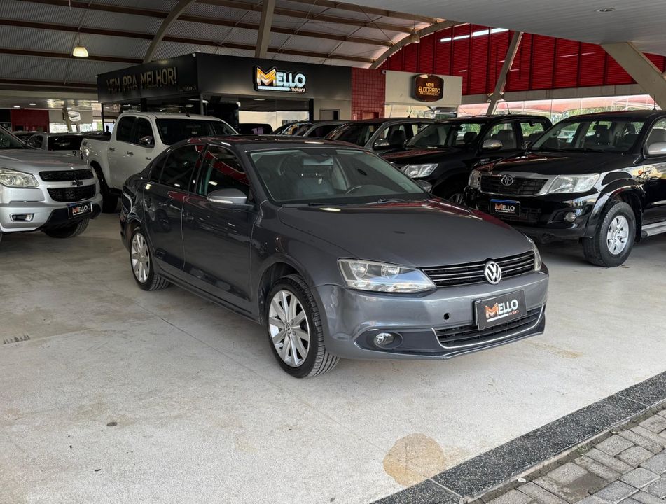 VolksWagen JETTA Comfortline 2.0 T.Flex 8V 4p Tipt.
