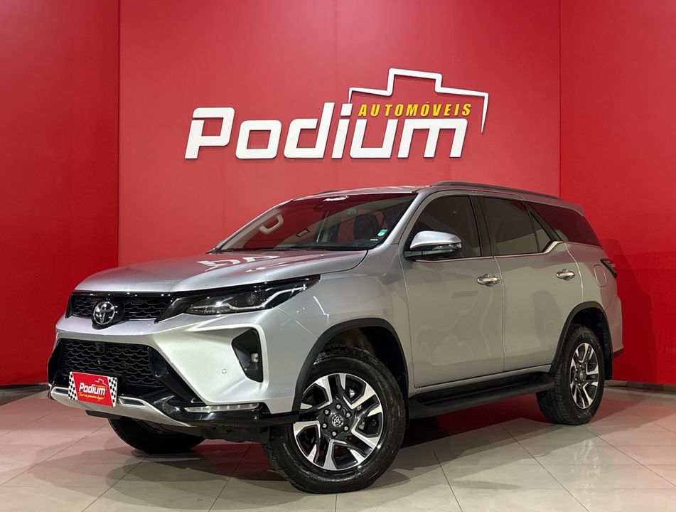 Toyota Hilux SW4 SRX Plat. 4x4 2.8 TB Die. Aut.