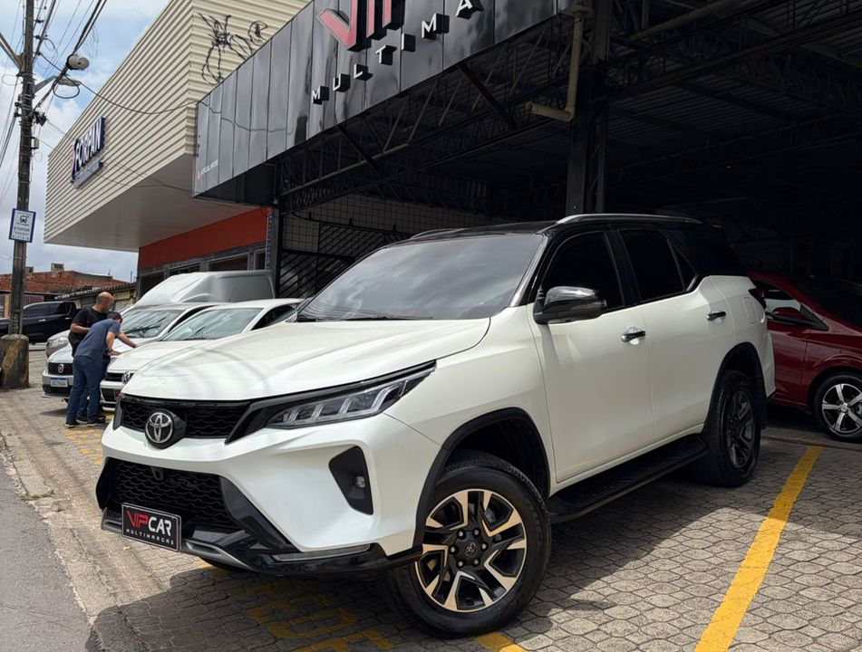 Toyota Hilux SW4 SRX 4x4 2.8 TDI 16V Dies. Aut.