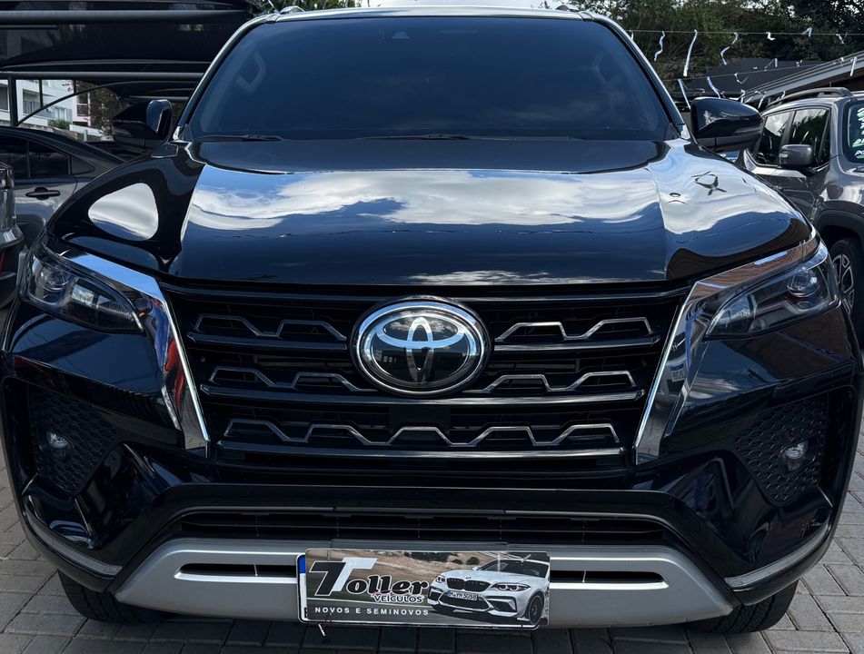 Toyota Hilux SW4 SRX 4x4 2.8 TDI 16V Dies. Aut.