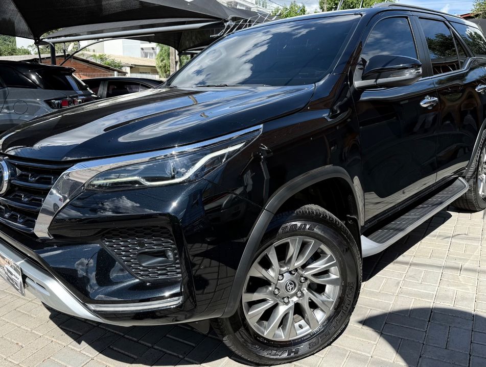 Toyota Hilux SW4 SRX 4x4 2.8 TDI 16V Dies. Aut.