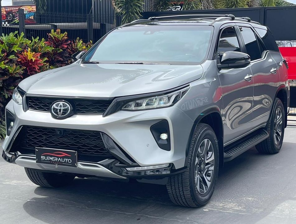 Toyota Hilux SW4 Diamond 2.8 TB 4x4 Die. Aut.