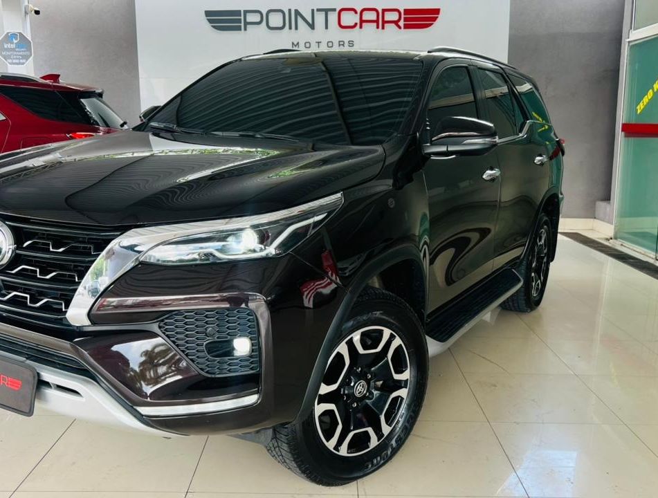 Toyota Hilux SW4 SRX 4x4 2.8 TDI 16V Dies. Aut.