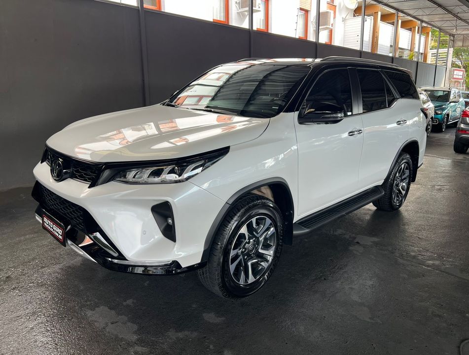 Toyota Hilux SW4 Diamond 2.8 TB 4x4 Die. Aut.