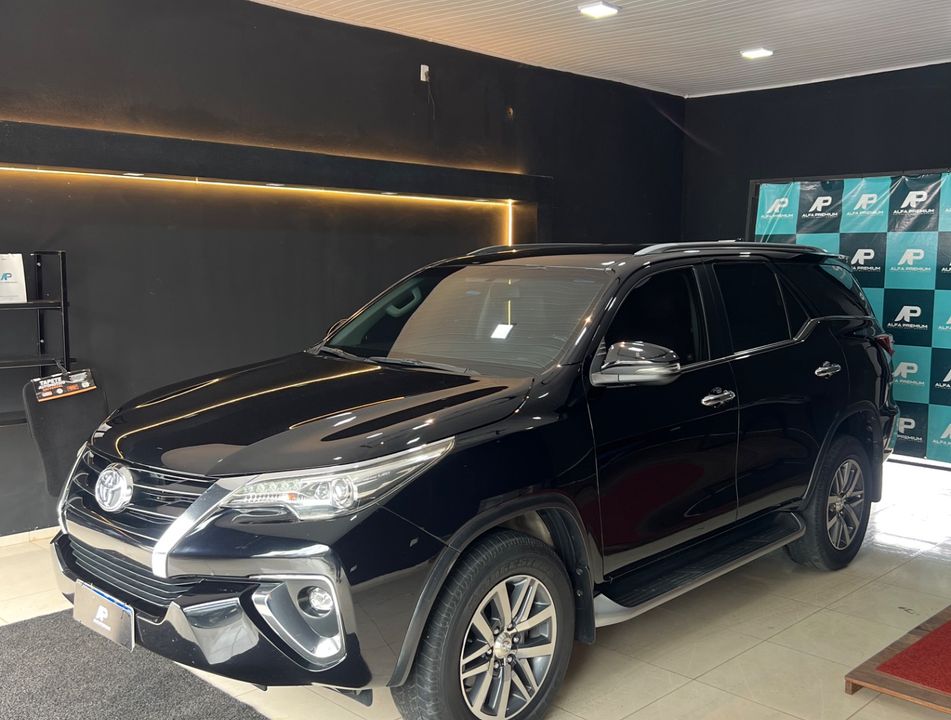 Toyota Hilux SW4 SRX 4x4 2.8 TDI 16V Dies. Aut.