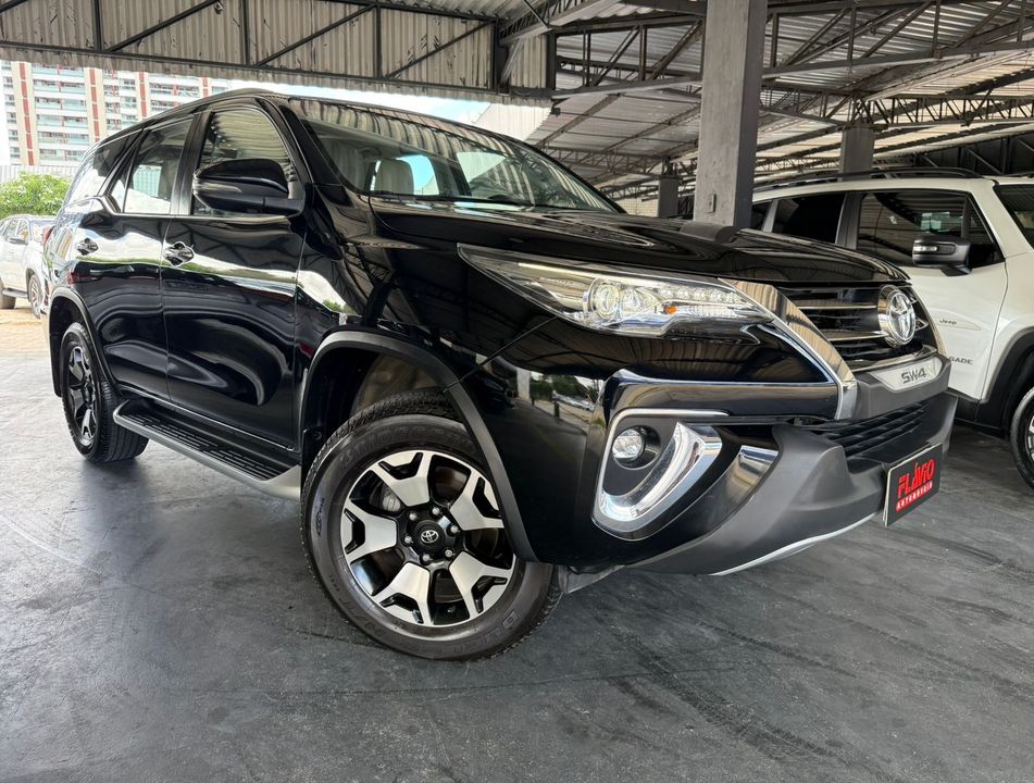 Toyota Hilux SW4 SRX Diamo. 4x4 2.8 TB Die Aut.