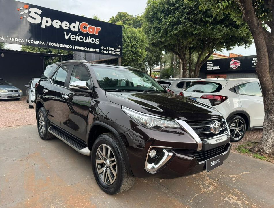 Toyota Hilux SW4 SRX 4x4 2.8 TDI 16V Dies. Aut.