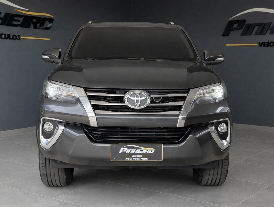 Toyota Hilux SW4 SRX 4x4 2.8 TDI 16V Dies. Aut.