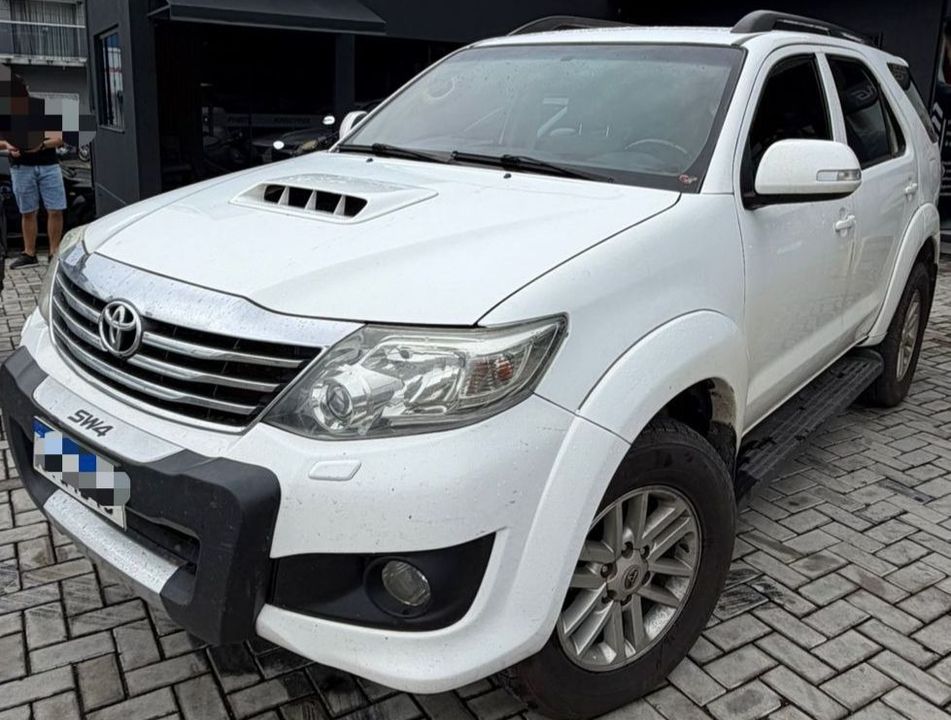 Toyota Hilux SW4 SRV D4-D 4x4 3.0 TDI Dies. Aut
