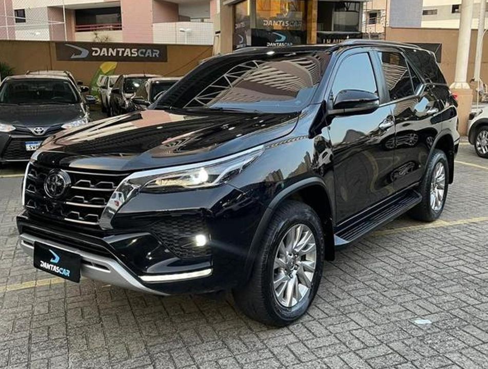 TOYOTA 2.8 D-4D TURBO DIESEL SRX 7L 4X4 AUTOMÁTICO
