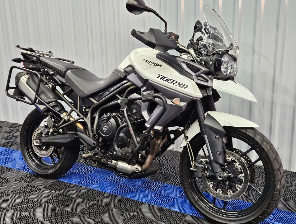 TRIUMPH TIGER 800 XR