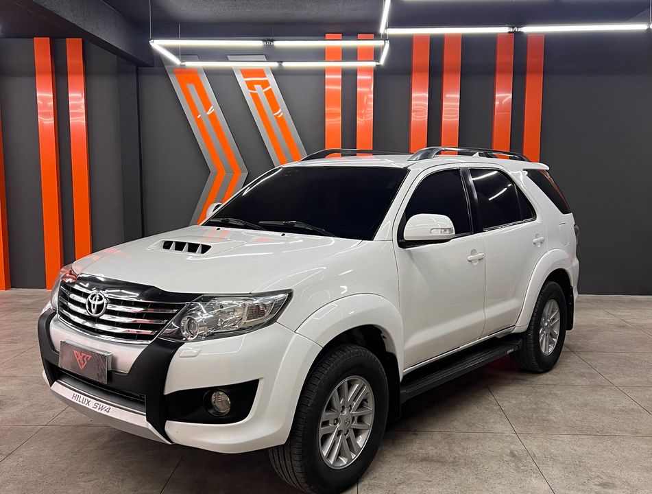 Toyota Hilux SW4 SRV D4-D 4x4 3.0 TDI Dies. Aut