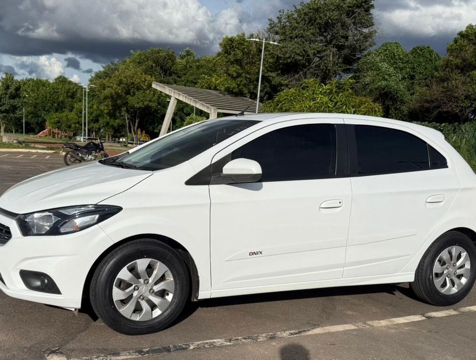 Chevrolet ONIX HATCH LT 1.0 8V FlexPower 5p Mec.