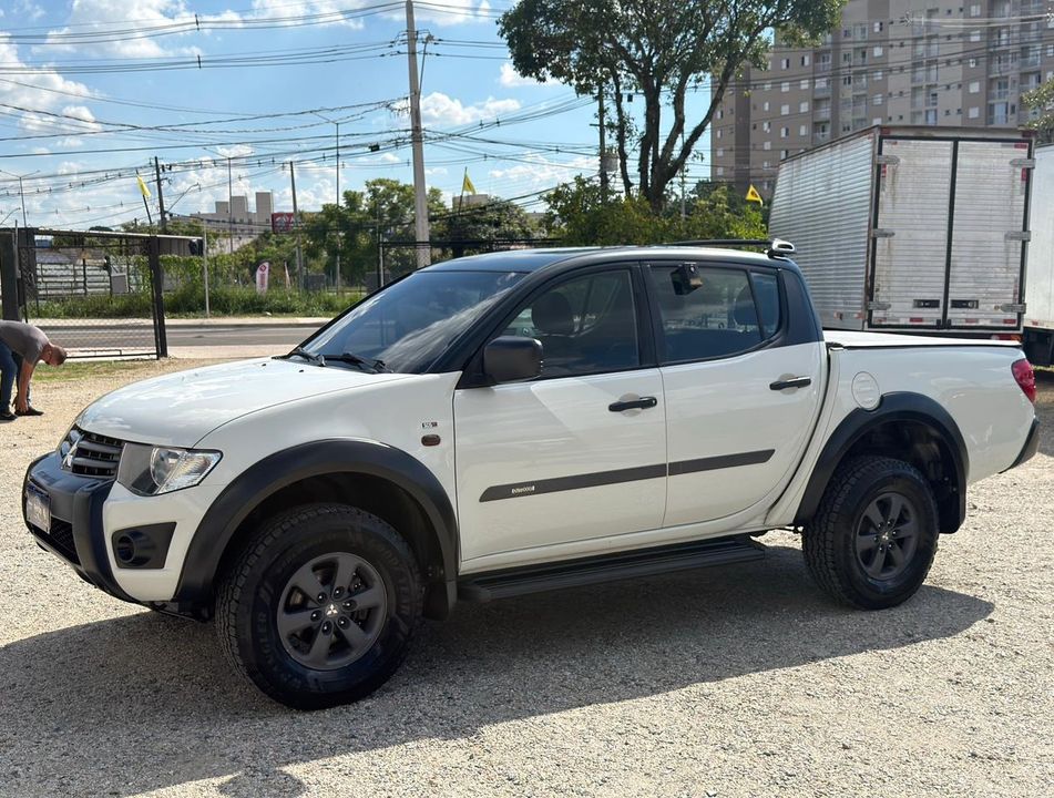 Mitsubishi L200 Triton OUTDOOR 2.4 16V CD Flex Mec.