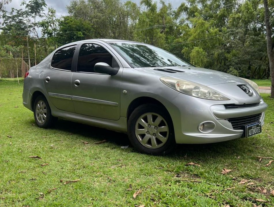 Peugeot 207 Sedan Passion XR 1.4 Flex 8V 4p