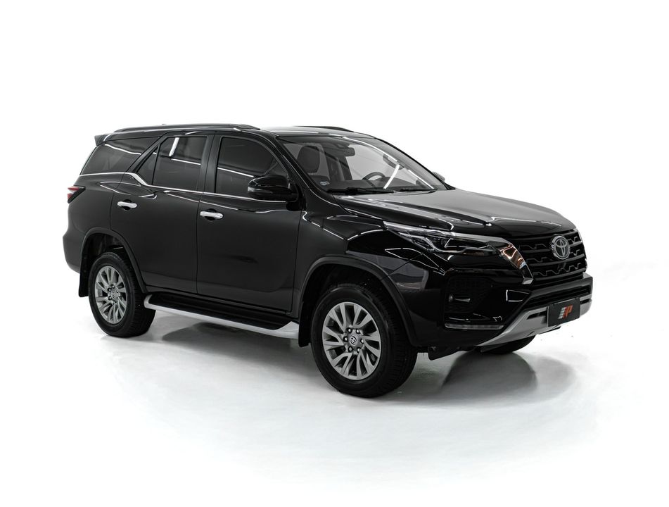 Toyota Hilux SW4 SRX 4x4 2.8 TDI 16V Dies. Aut.