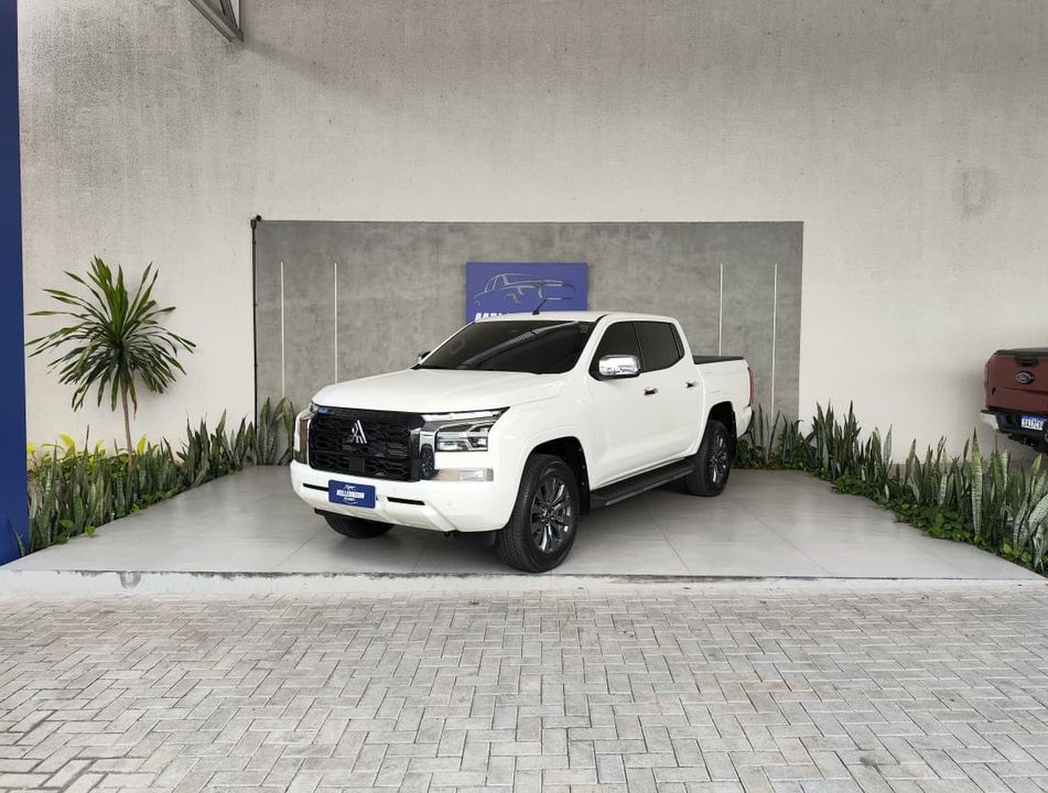 Mitsubishi Triton HPE-S 2.4 CD 4x4 TB Diesel Aut.