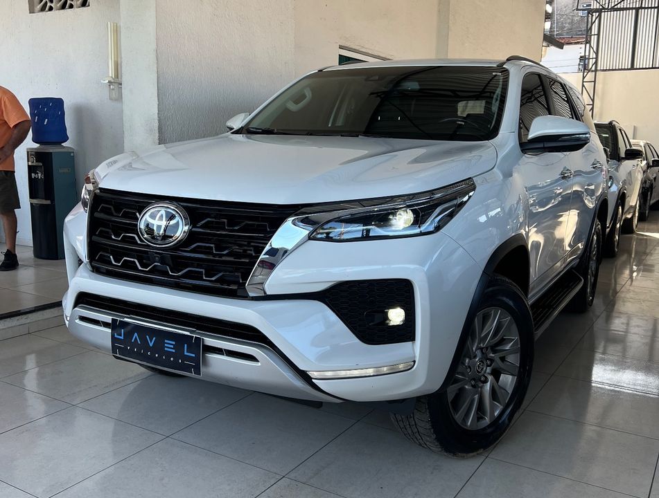 Toyota Hilux SW4 SRX 4x4 2.8 TDI 16V Dies. Aut.