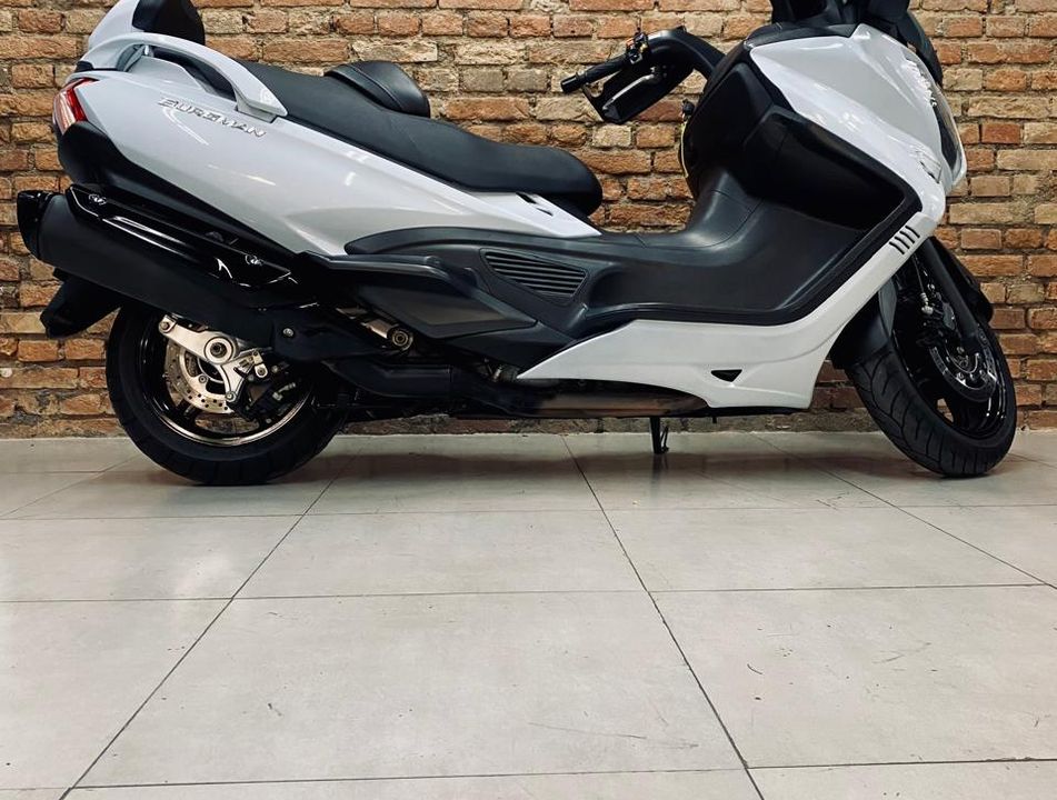 SUZUKI BURGMAN 650 EXECUTIVE/ 650