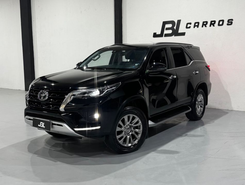 Toyota Hilux SW4 SRX 4x4 2.8 TDI 16V Dies. Aut.